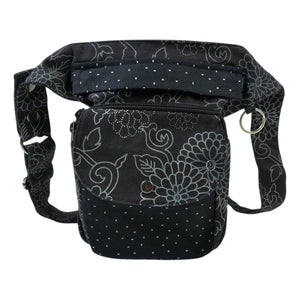 Gassi-Tasche Freiburg von Nijens in Schwarz mit floralem Muster und gepunktetem Frontfach – stilvoll und praktisch für Hundespaziergänge