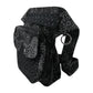 Gassi-Tasche Freiburg von Nijens in Schwarz mit floralem Muster und gepunktetem Frontfach – stilvoll und praktisch für Hundespaziergäng. Seitenansicht.