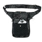 Gassi-Tasche Freiburg von Nijens in Schwarz mit floralem Muster und gepunktetem Frontfach – mit Extra Handyfach.
