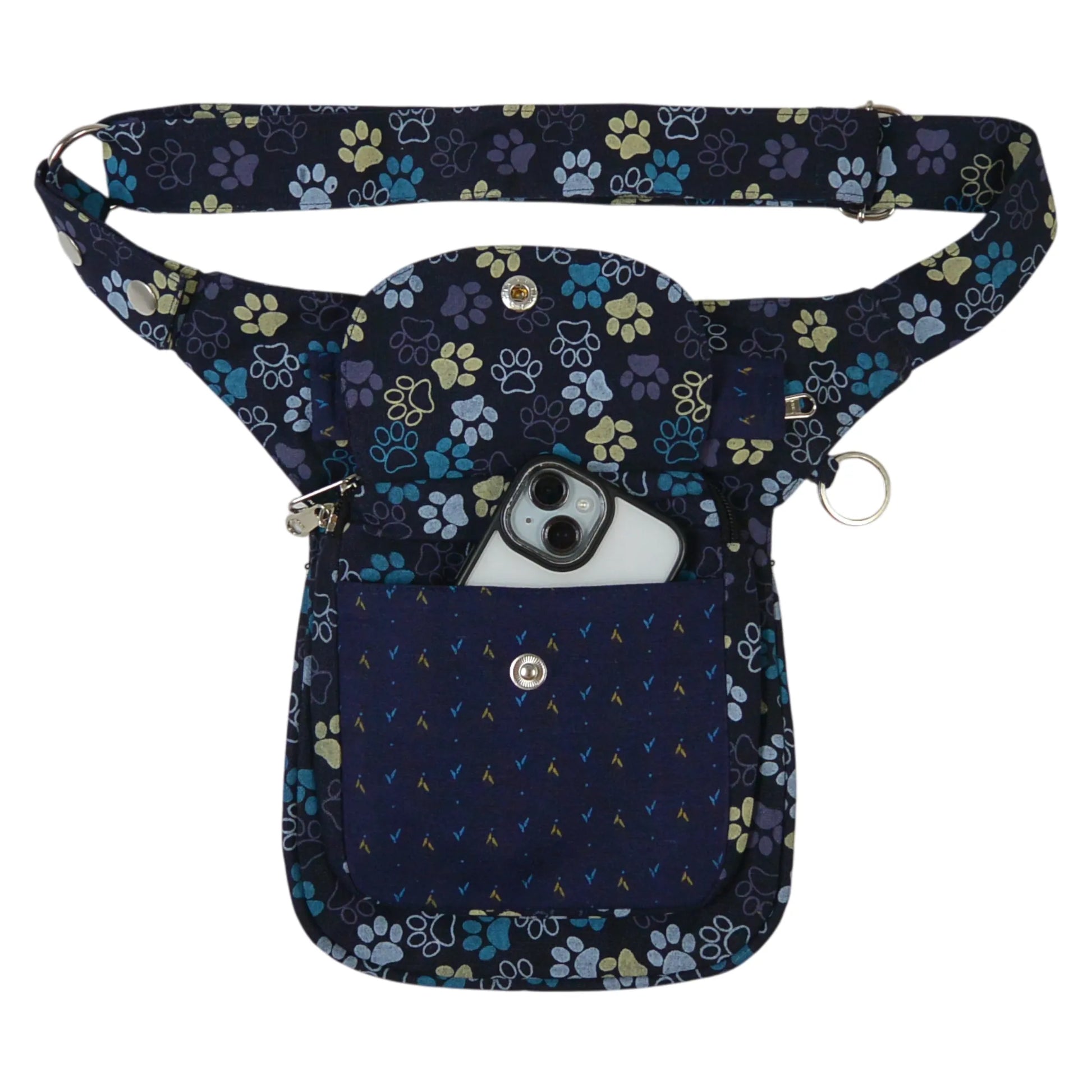 Nijens Gassitasche Hannover aus Canvas-Baumwolle in Blau-Lila mit Pfoten-Muster in Gelb, Frontansicht mit Druckknopfklappe, Handyfach und verstellbarem Gurt.