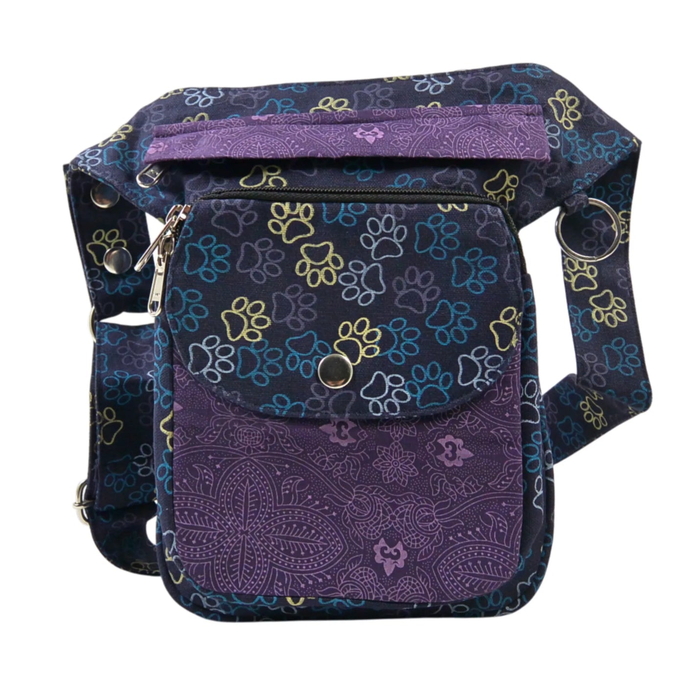 Nijens Gassitasche Hannover aus Canvas-Baumwolle in Blau mit buntem Pfotenmuster und violetter Mandala-Klappe, Frontansicht mit Reißverschlussfach.