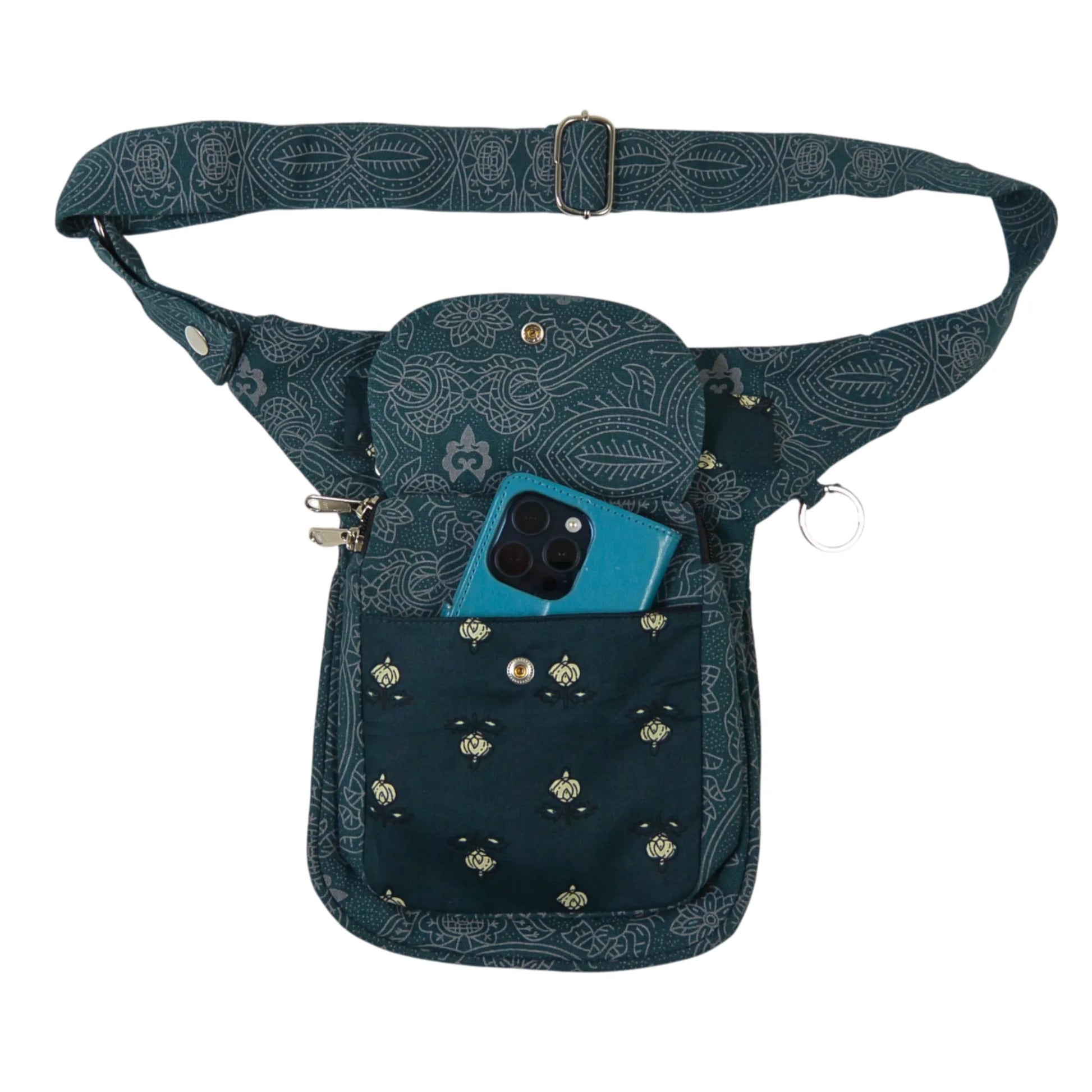 Nijens Gassitasche Hannover aus Canvas-Baumwolle in Petrol mit Mandala-Muster, Frontansicht mit Druckknopfklappe, Handyfach und verstellbarem Gurt.
