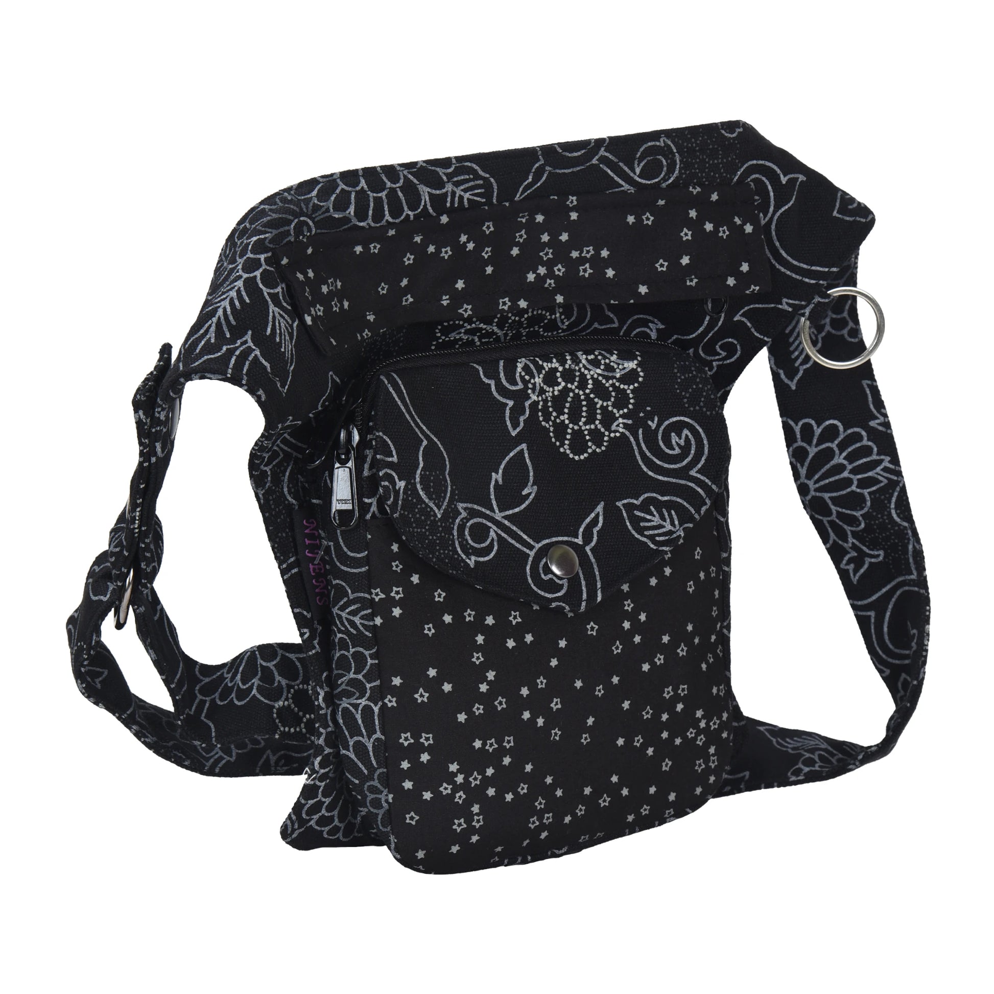 Seitenansicht der Nijens Gassi-Tasche Barcelona schwarz mit floralem Muster und Sternen, praktische Hüfttasche für Hundespaziergang mit mehreren Fächern