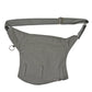 Gassi-Tasche in Grau von Nijens mit Flaschenhalter, Leckerlifach und Platz für Handy & Kotbeutel. Rückansicht.