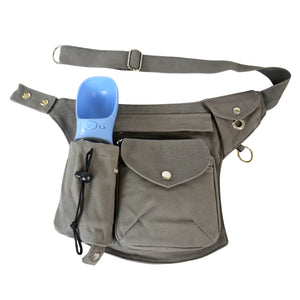 Gassi-Tasche in Grau von Nijens mit Flaschenhalter, Leckerlifach und Platz für Kotbeutel. Frontalansicht.
