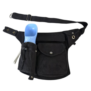 Canvas Gassi-Tasche in Schwarz von Nijens mit Flaschenhalter, Leckerlifach und Platz für Kotbeutel. Frontalansicht.