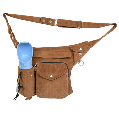 Cord Gassi-Tasche „Brandenburg“ in Goldbraun, mit integriertem Getränkehalter und praktischem Stauraum für unterwegs.