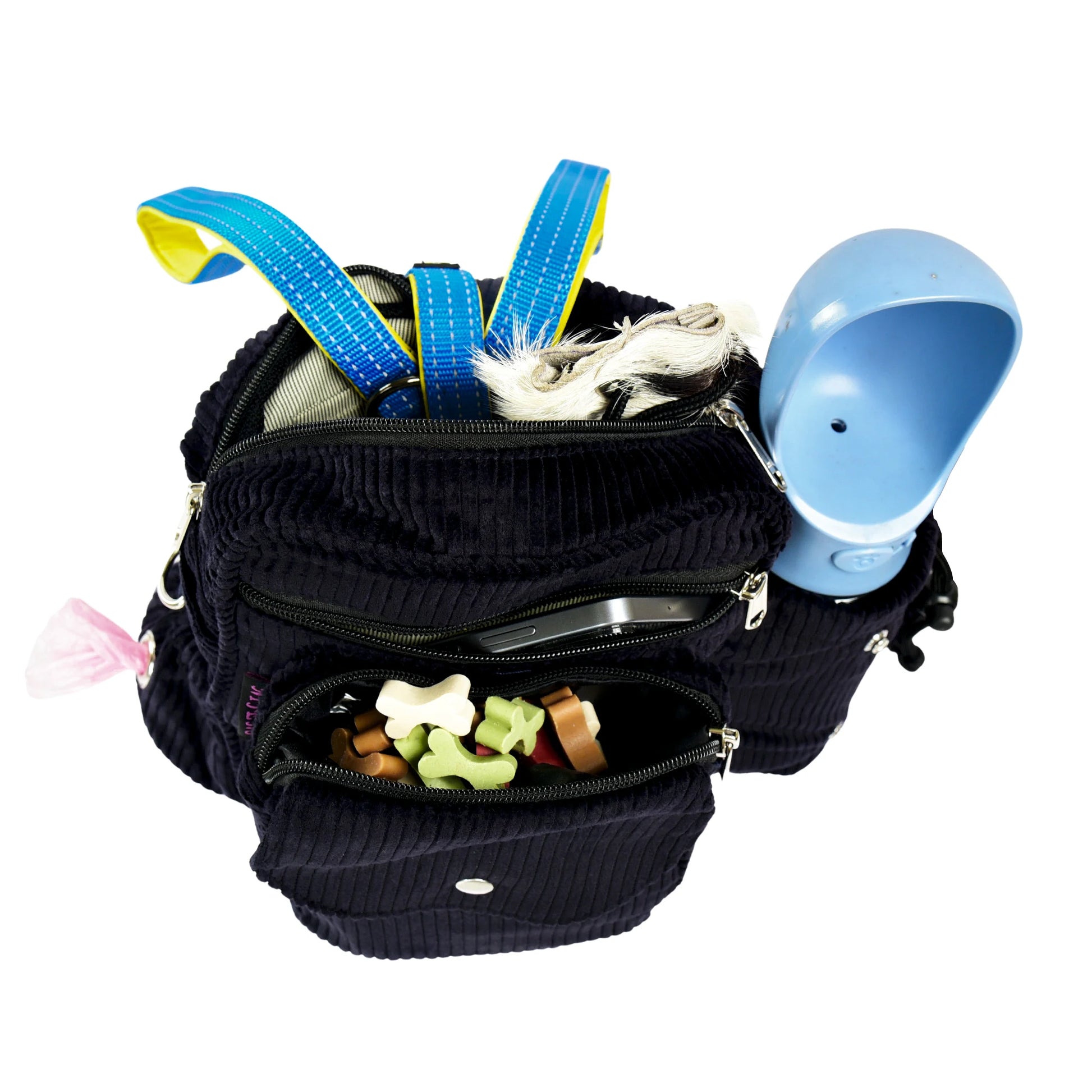 Dunkelblaue Cord Gassitasche mit geöffneten Fächern für Leckerlis, Handy, Hundezubehör und Trinkflasche