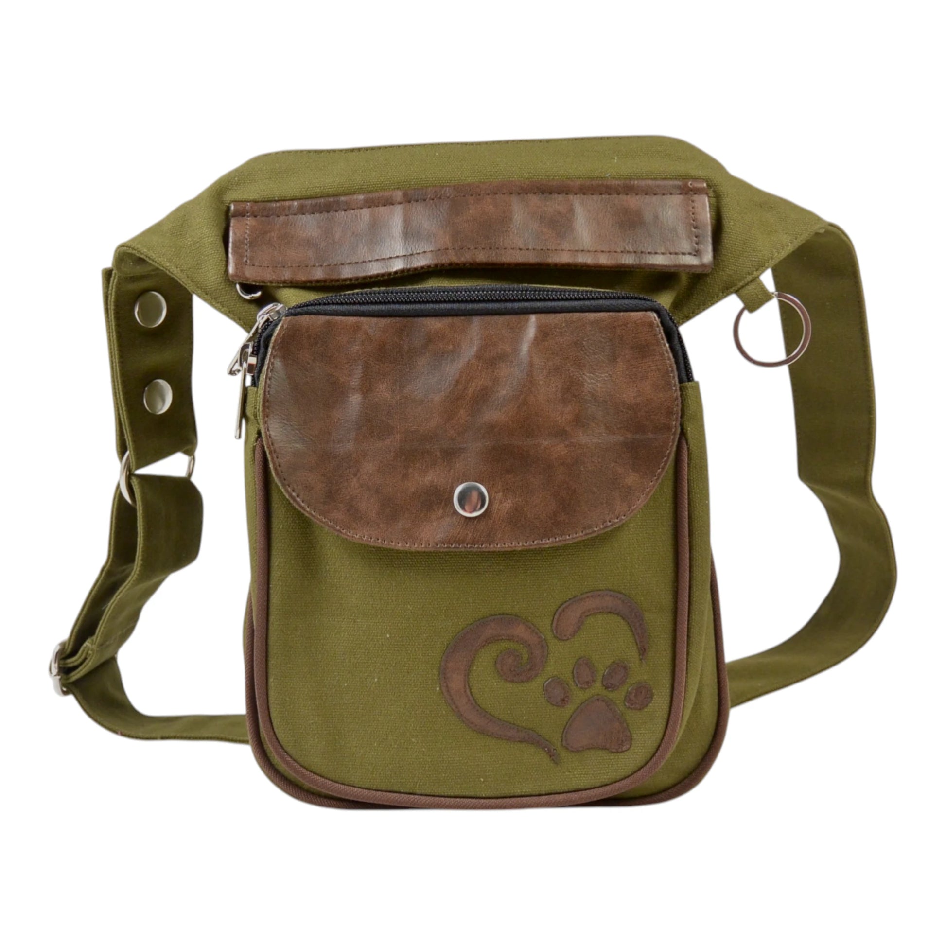 Olivgrüne Gassi-Tasche aus Canvas mit brauner Rexine-Klappe und Pfote-Herz-Applikation auf der Vorderseite.