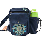 Wasserabweisende Gassi-Tasche Konstanz in Dunkelblau mit Mandala-Stickerei, Flaschenhalter, Vorderansicht