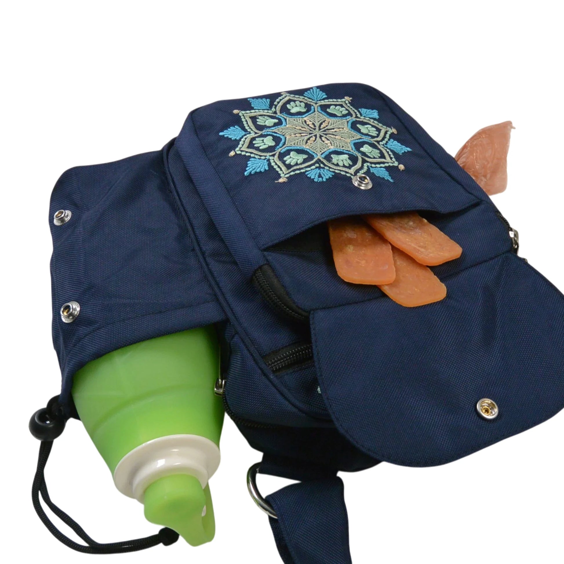 Wasserabweisende Gassi-Tasche Konstanz in Dunkelblau mit Mandala-Stickerei, Leckerli im Fach, Sicht von oben