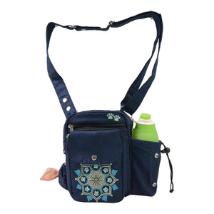 Wasserabweisende Gassi-Tasche Konstanz in Dunkelblau mit Mandala-Stickerei, Flaschenhalter