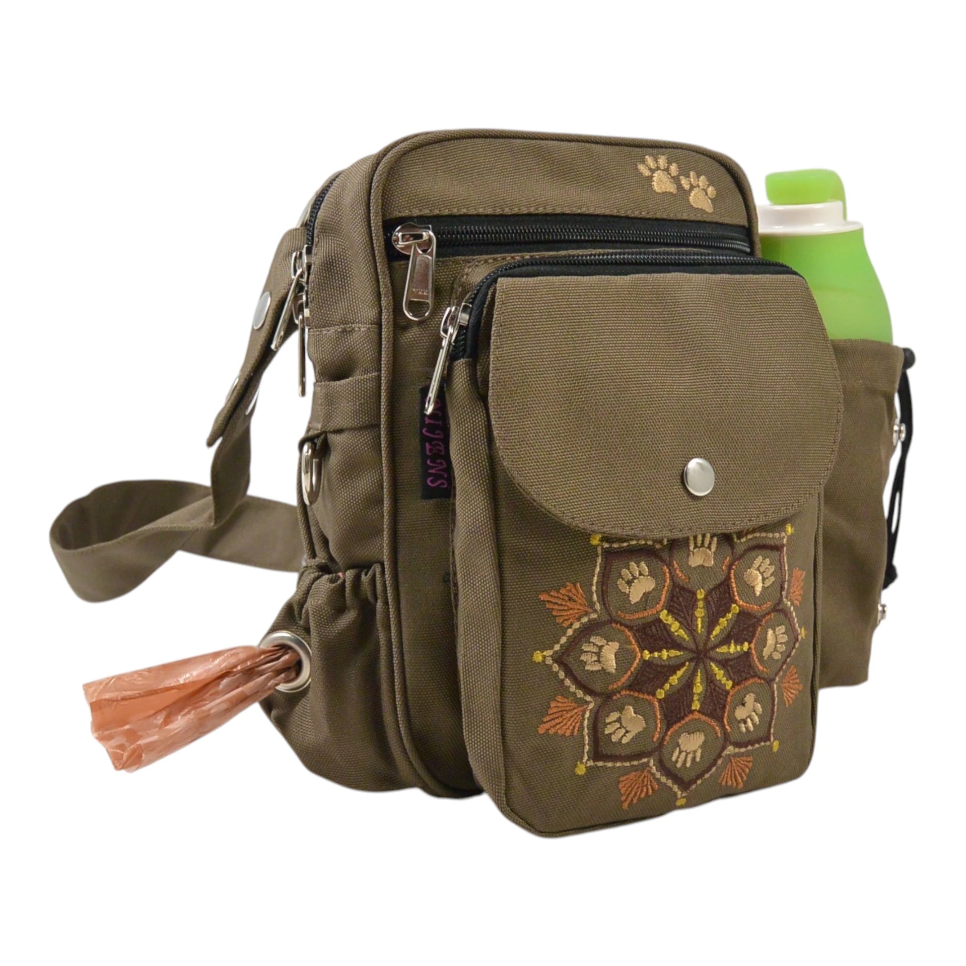 Seitenansicht der braunen Gassi-Tasche Konstanz mit Mandala-Muster, Reißverschlussfächern und seitlichem Flaschenfach