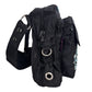Seitenansicht der Tasche in schwarz mit silbernen Ringen, Reißverschlüssen  – funktional und dekorativ. Nijens Shop