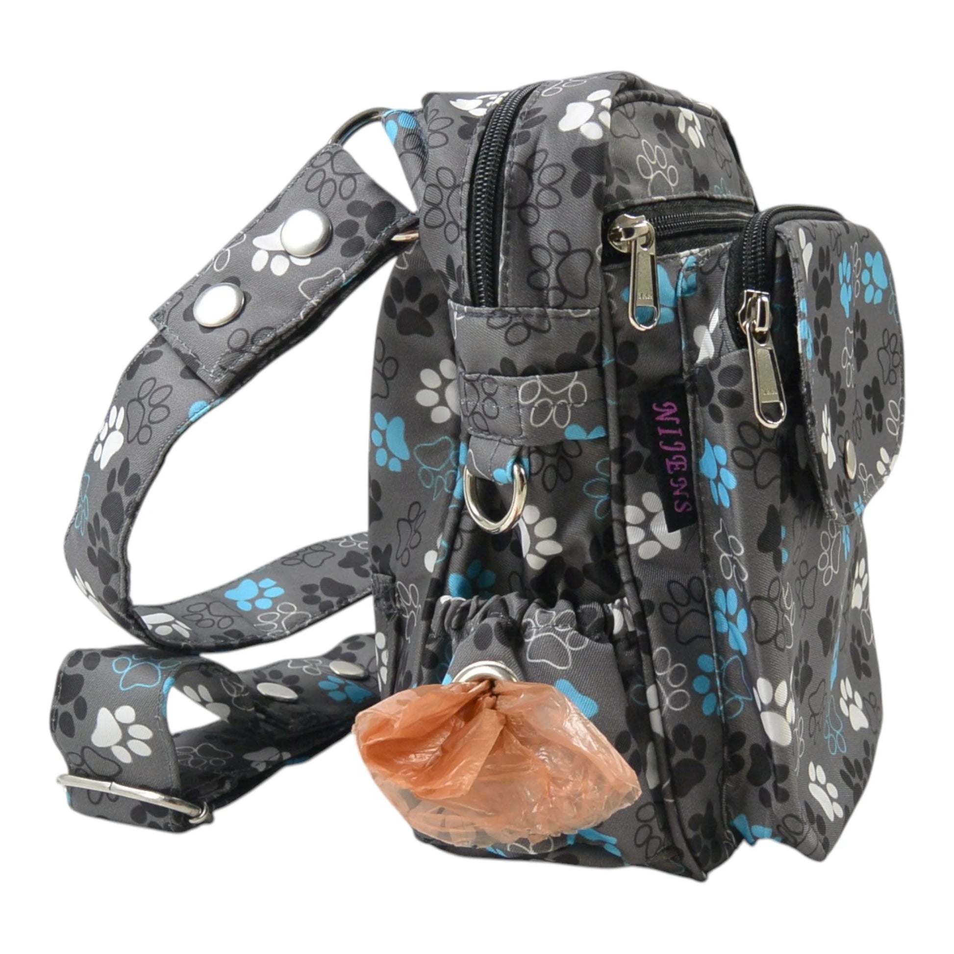 Seitenansicht der Tasche mit silbernen Ringen, Reißverschlüssen sowie extra Fach mit Öse für Hundekotbeutel - Konstanz 71049 Nijens Shop
