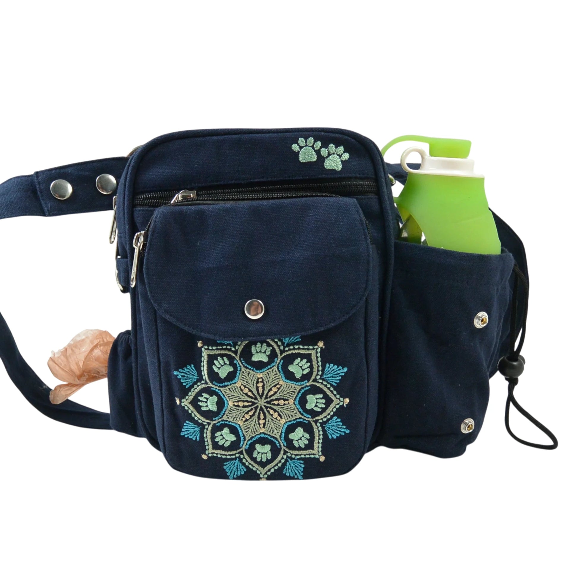 Stoff Gassi-Tasche Konstanz in Dunkelblau mit Mandala-Stickerei, Flaschenhalter, Vorderansicht