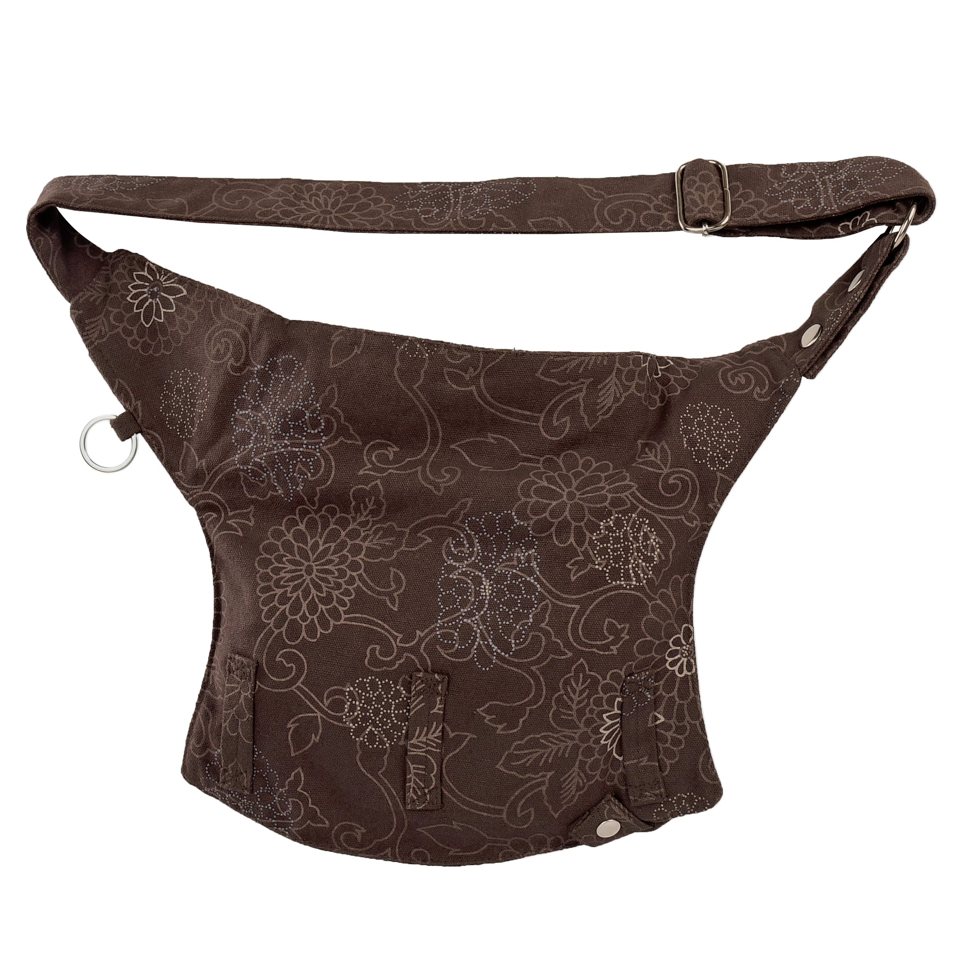 Rückseite der Nijens Gassi-Tasche Brandenburg in Braun mit floralem Muster.