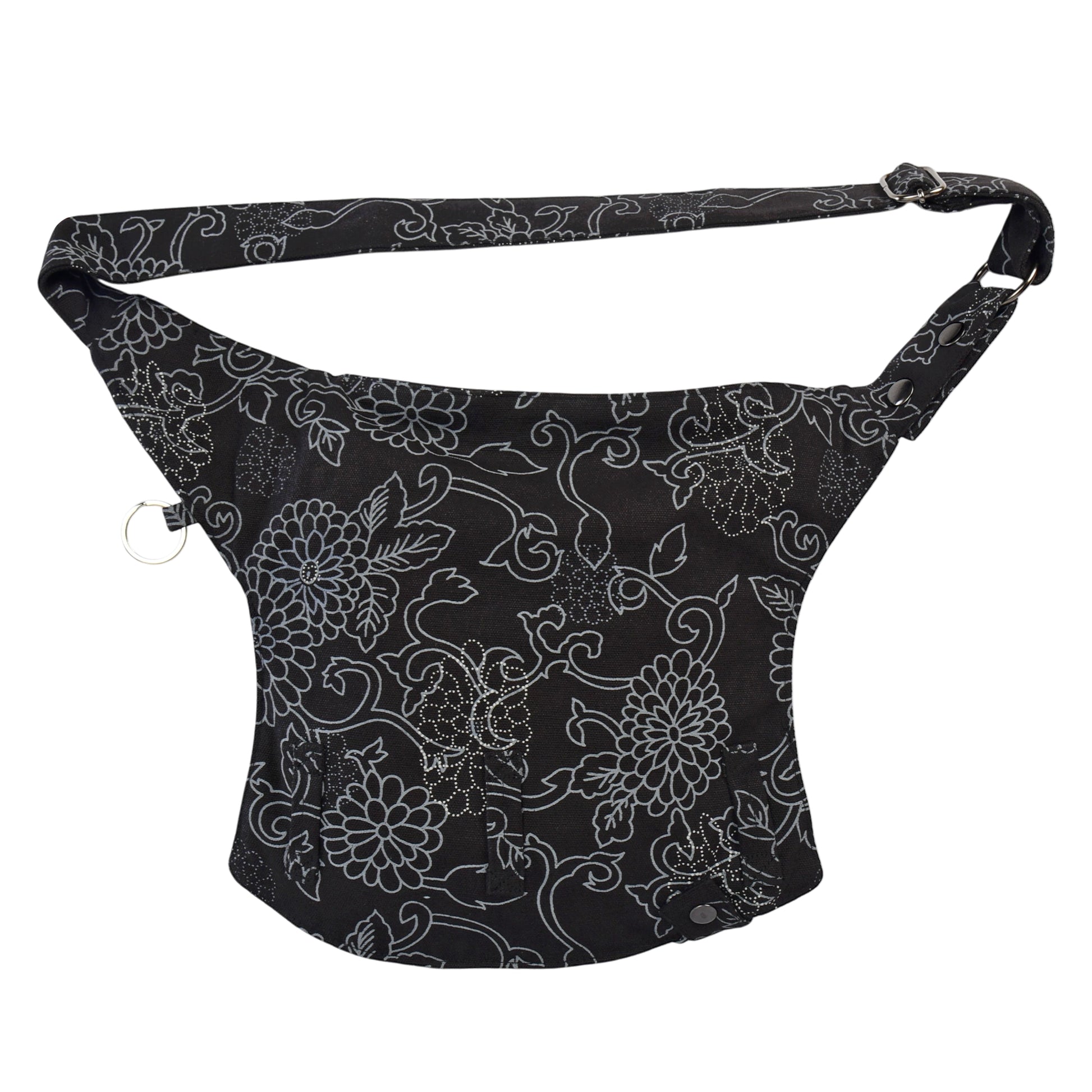 Rückseite der Nijens Gassi-Tasche Brandenburg in Schwarz mit floralem Muster.
