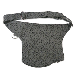 Rückseite der Gassitasche Brandenburg mit Flaschenhalter – bereit für unterwegs.