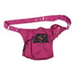 Wasserabweisende Gassi-Tasche „Brandenburg“ in Fuchsia, mit integriertem Getränkehalter und praktischem Stauraum für unterwegs – Leckerlifach