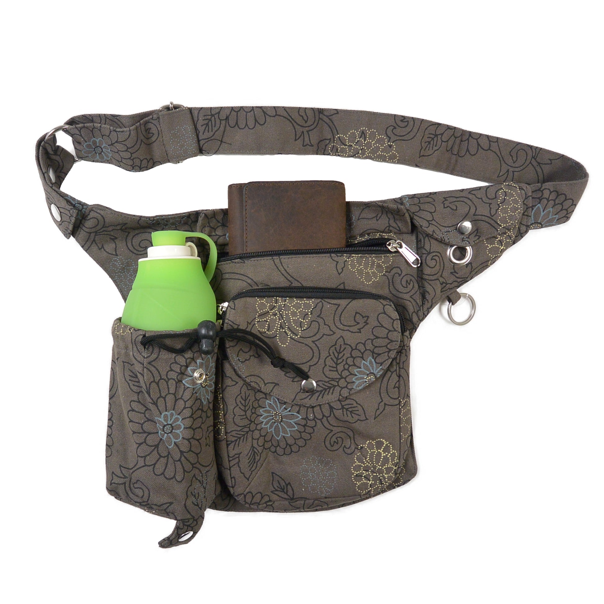 Nijens Gassi-Tasche in Grau mit eingesetzter grüner Hundetrinkflasche im Flaschenhalter