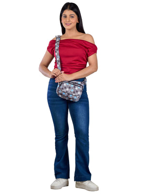 Hüfttasche Frankfurt als Crossbody-Bag getragen – ideal fürs Gassi-Gehen -Wasserdichte Gassi-Tasche mit Pfoten-Design in Grau - Frankfurt 71049 Nijens Shop