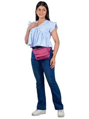 Modell trägt Hüfttasche Frankfurt beim Spaziergang – mit Pfoten-Design - Frankfurt 71053 Nijens Shop