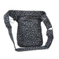 Gassi-Tasche für Hundebesitzer Leckerlitasche aus Stoff mit Pfotenmuster Grau-Schwarz, Rückseite.