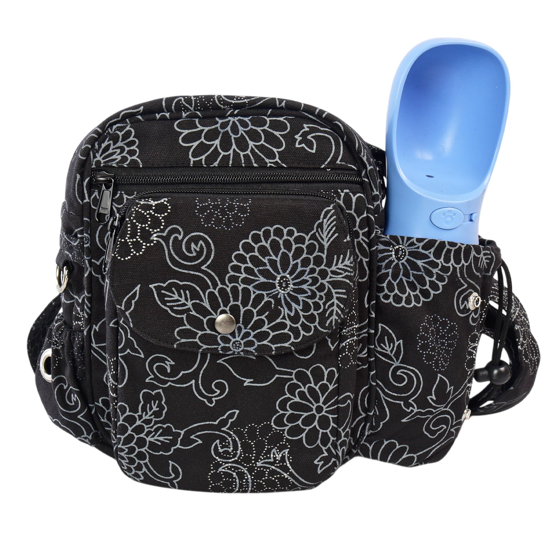 Vorderansicht der Tasche Konstanz-23 mit integrierter blauer Hundetrinkflasche im seitlichen Halter.