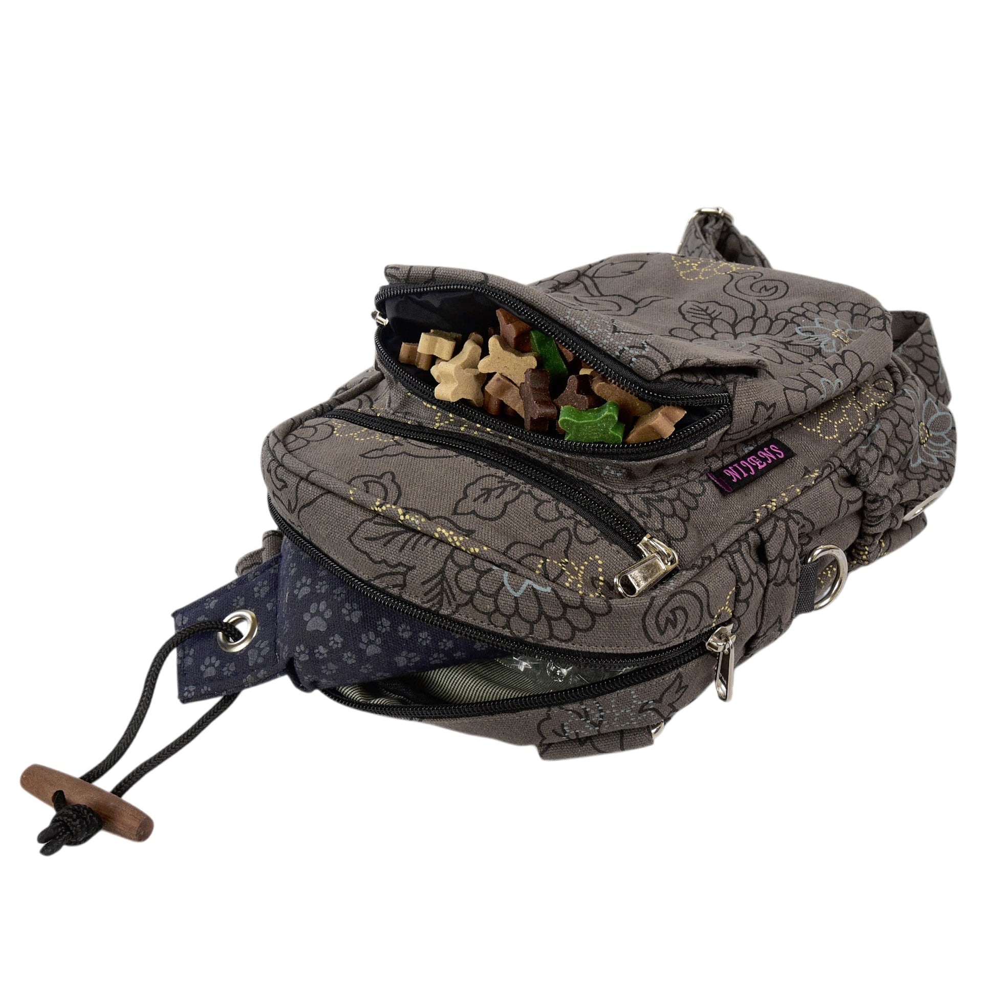 Tasche geöffnet mit Leckerlis und Dummy – Modell Konstanz 25