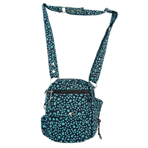 Gassi-Tasche aus Canvas mit mintfarbenem Pfotenmuster – mit Flaschenhalter & Leckerlifach. 