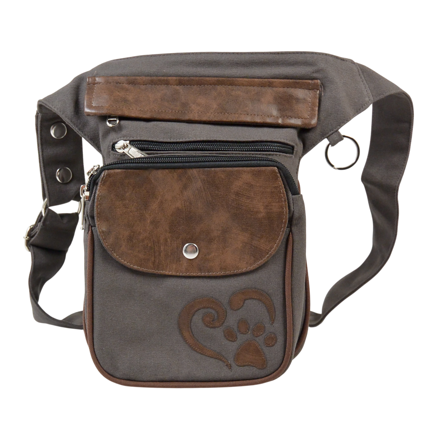 Nijens Gassitasche aus Canvas-Baumwolle in Grau mit brauner Rexine-Klappe und Pfoten-Herz-Applikation, Frontansicht mit Reißverschlussfächern und D-Ring.