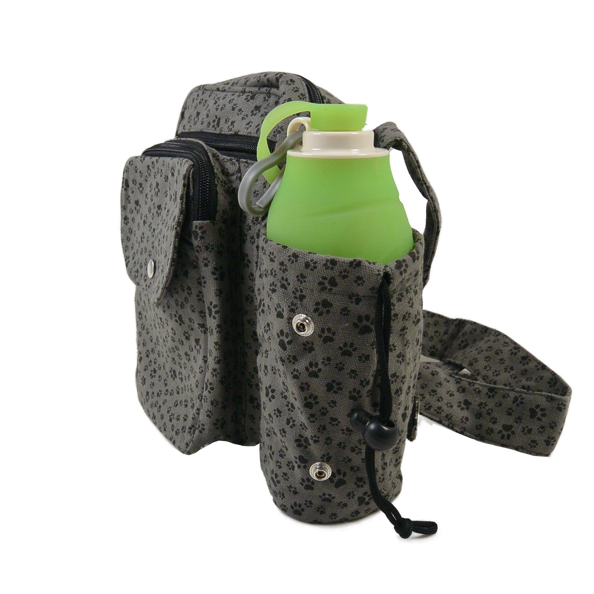 Seitenansicht der Nijens Gassitasche Konstanz mit verstellbarem Flaschenhalter und integrierter grüner Hundeflasche.
