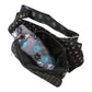 Hundetasche aus schwarzem Stoff mit Ball-Print, geöffnete Innenansicht mit Leckerli-Fach und Wurf-Dummy