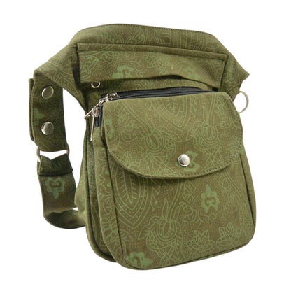 Khakifarbene Gassi-Tasche Super Hannover mit dezentem Ethno-Muster, praktischen Fächern. Frontalansicht.