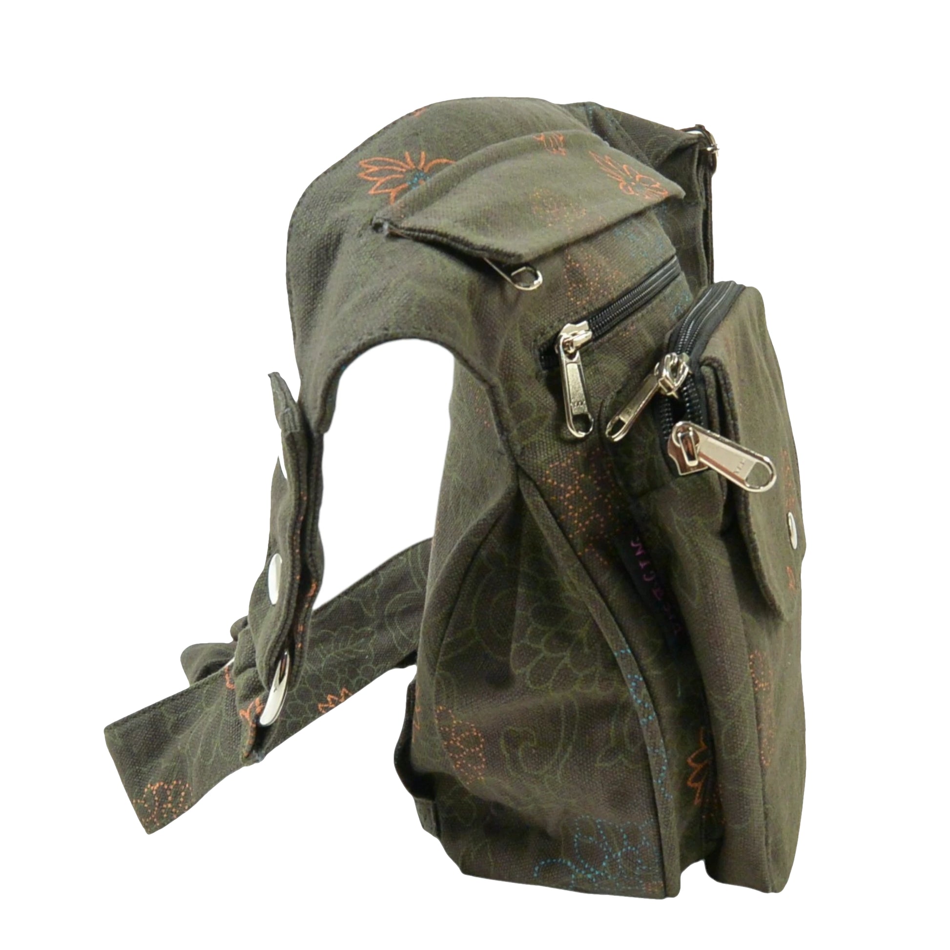 Olivgrüne Gassi-Tasche Super Hannover mit Ethno-Muster, Seitenansicht.