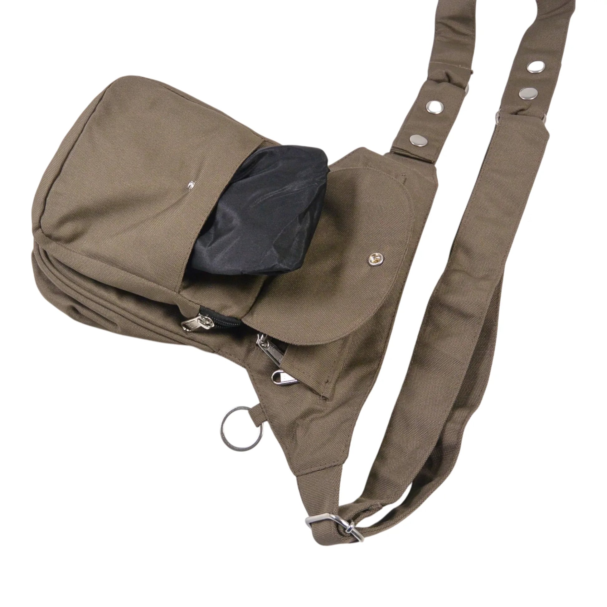 Geöffnete wasserabweisende Gassi-Tasche Super-Hannover in Braun mit auswaschbarem Leckerli-Fach und praktischem Stauraum für Hundezubehör