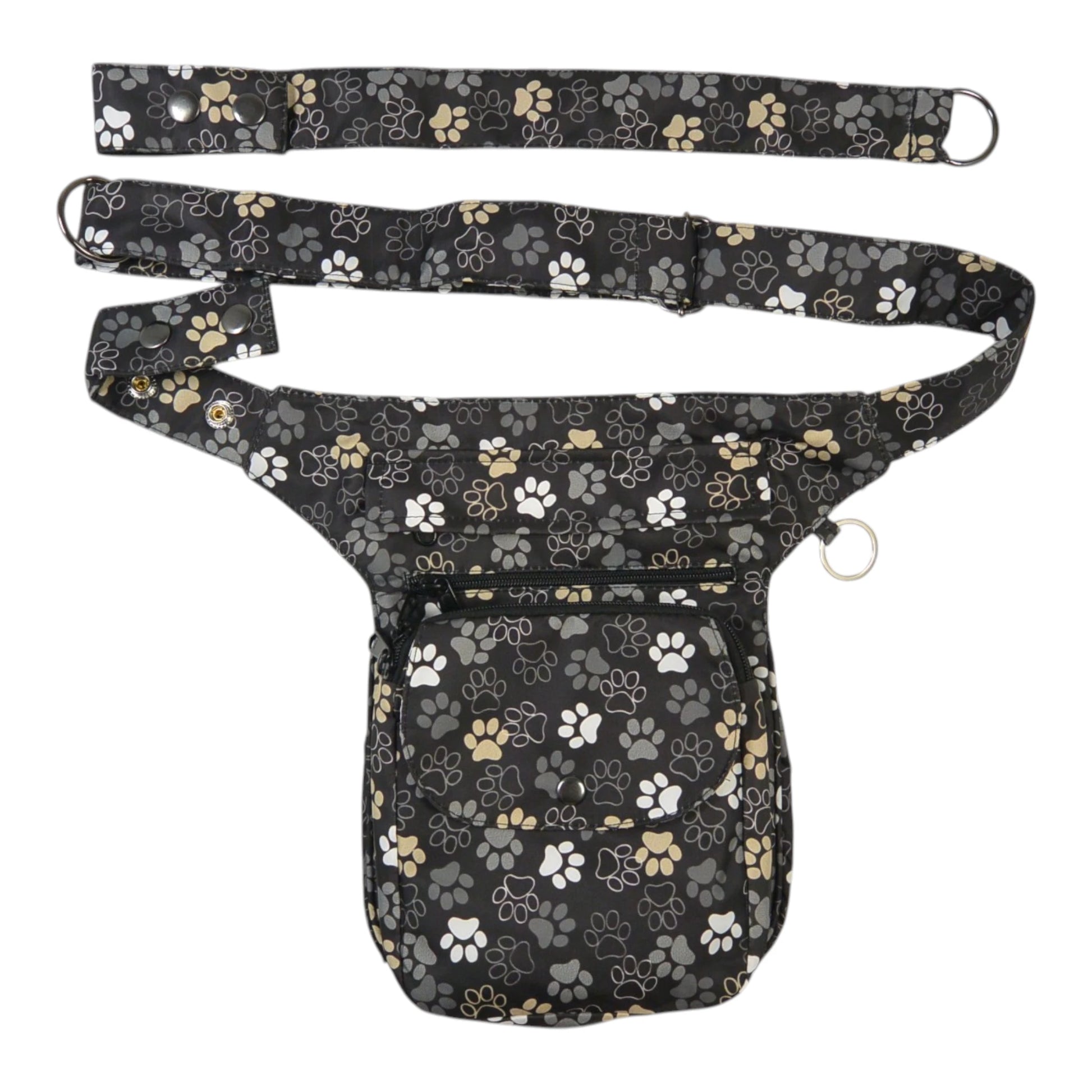 Wasserabweisende Gassi-Tasche in Schwarz-Weiß mit stilvollem Pfoten-Design mit Gürtel-Verlängerung.