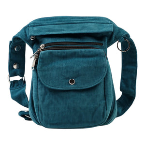 Vorderseite der Cord-Gassi-Tasche in Petrol – stilvoll & praktisch mit Druckknopf, Reißverschlussfächern und Gürtel-Verlängerung.
