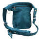 Rückseite der Cord-Gassi-Tasche in Petrol – stilvoll & praktisch mit Druckknopf, Reißverschlussfächern und Gürtel-Verlängerung.