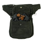 Geöffnete Gassi-Tasche aus Cord Lodengrün mit Hundesnacks– ideal für Training & Alltag mit deinem Vierbeiner.