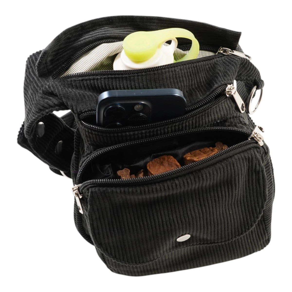 Geöffnete Gassi-Tasche aus Cord Anthrazit mit Hundesnacks & Wasserflasche – ideal für Training & Alltag mit deinem Vierbeiner.
