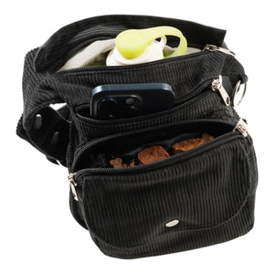 Geöffnete Gassi-Tasche aus Cord Anthrazit mit Hundesnacks & Wasserflasche – ideal für Training & Alltag mit deinem Vierbeiner.