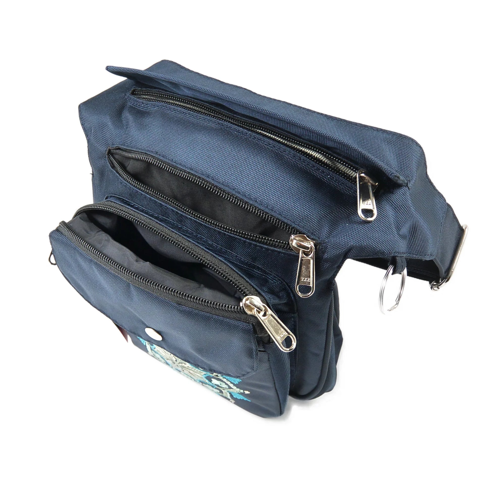 Gassi-Tasche aus wasserabweisendem Nylonstoff in Dunkelblau mit Pfoten-Mandalastickerei. Diese Tasche verfügt über zwei Leckerlifächern mit wasserabweisendem und waschbarem Innenfutter.