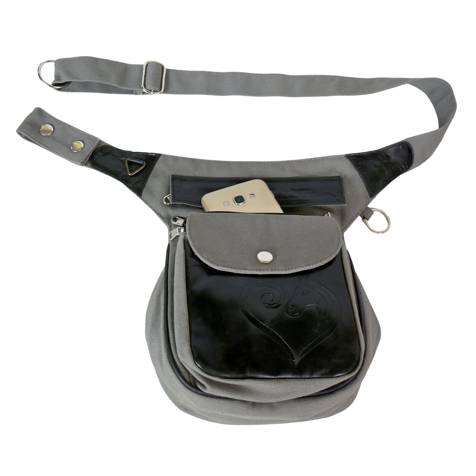 Seitenansicht der Gassitasche Super-Hannover Vintage mit Pferdemotiv auf Lederpatch und robustem Canvasstoff in Grau.