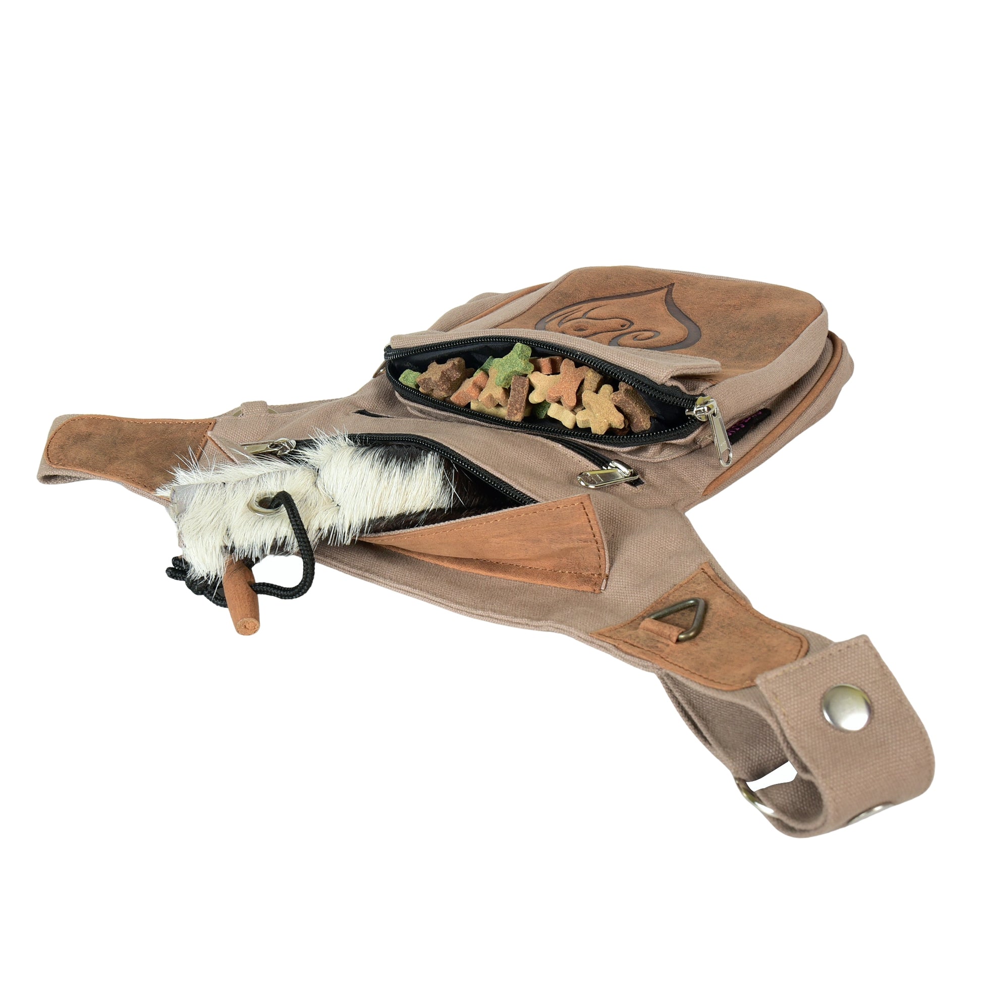 Offene Tasche mit sichtbarem Leckerli-Fach und geräumigem Innenraum – perfekt für Reiten oder Spaziergang