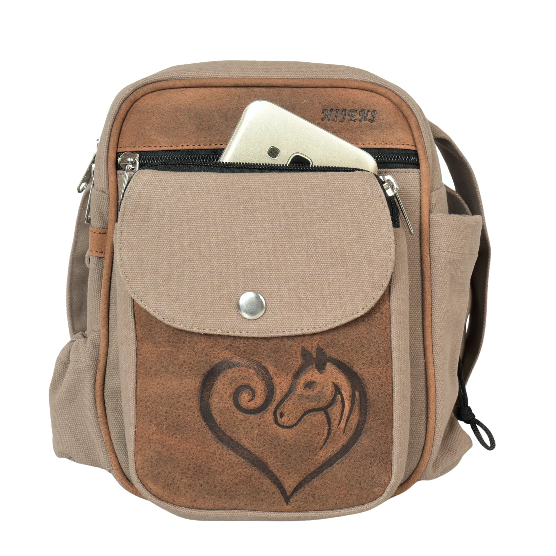 Beige-braune Reitertasche Konstanz aus robustem Canvas mit braunem Echtleder und Pferde-Herz-Prägung, Frontansicht mit Handy-Fach
