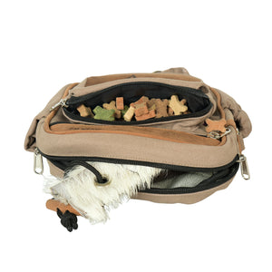 Leckerli-Fach geöffnet - 
Gassi-Tasche Konstanz mit geöffnetem Leckerli-Fach, ideal für Hundetraining und Belohnungen