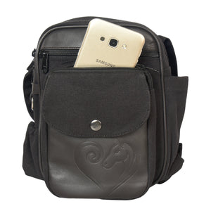 Schwarze Reit- und Gassi-Tasche Konstanz mit leicht zugänglichem Reißverschlussfach für Smartphone, ideal beim Reiten und unterwegs