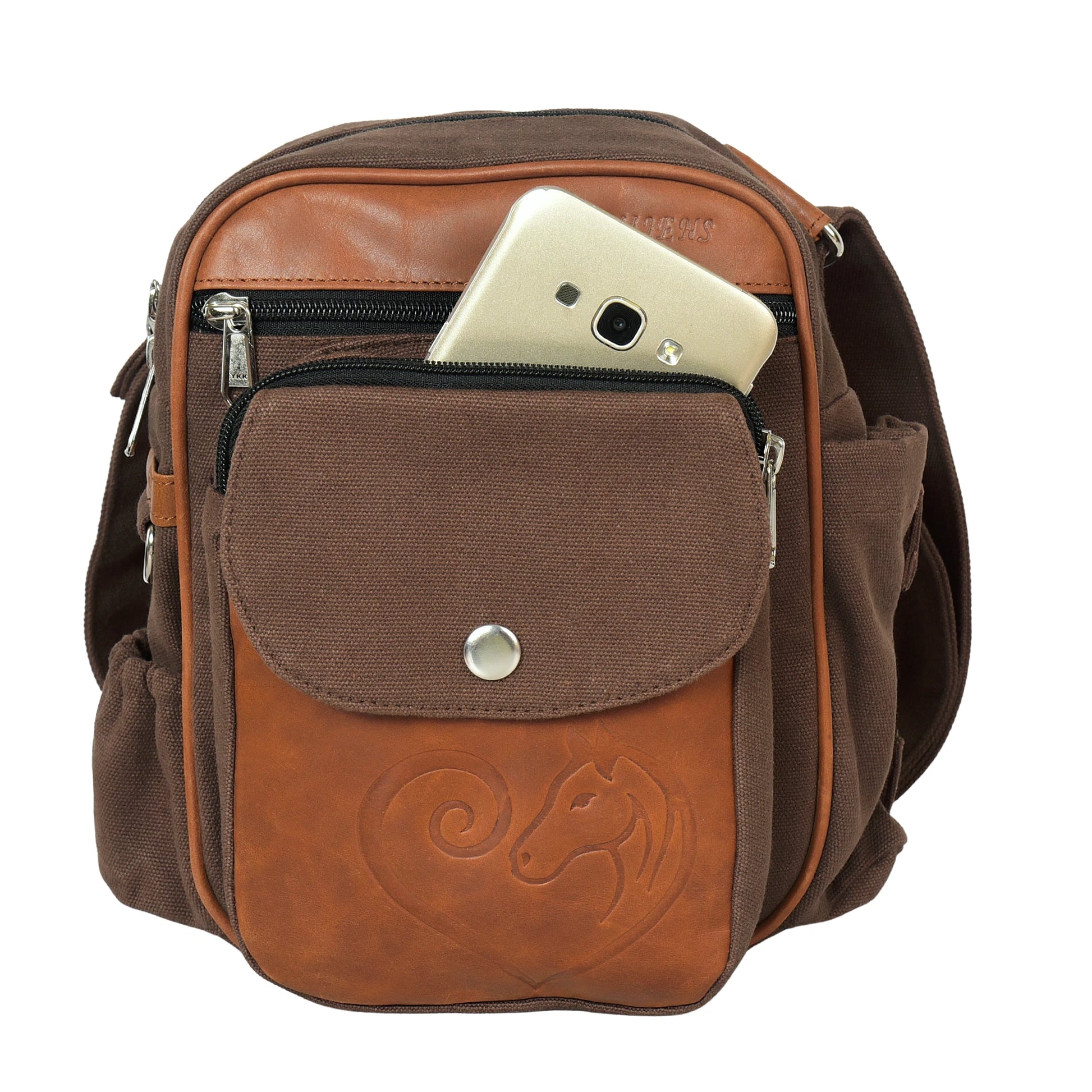 Braune Reitertasche Konstanz aus robustem Canvas mit braunem Echtleder und Pferde-Herz-Prägung, mit Handy-Fach, Frontansicht